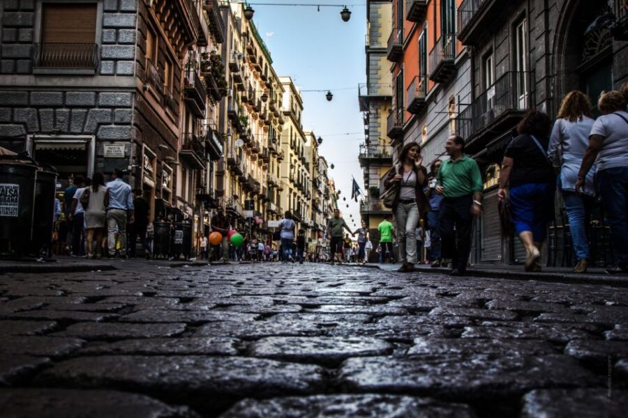 Napoli: Walking Tour of Naples with Local Tour Guide - Spaccanapoli and the Old Town Spine: Look Up and Listen