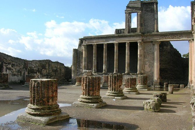 Pompeii: 2 Hour Private Tour with an Archeologist Guide - Two Hours at Pompeii: What Private Really Buys You
