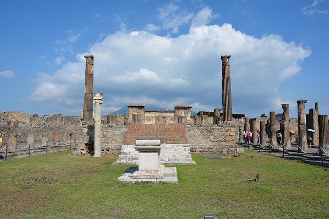 Pompeii: 2 Hour Private Tour with an Archeologist Guide - Meeting Point and Flow: Simple Start, Simple End