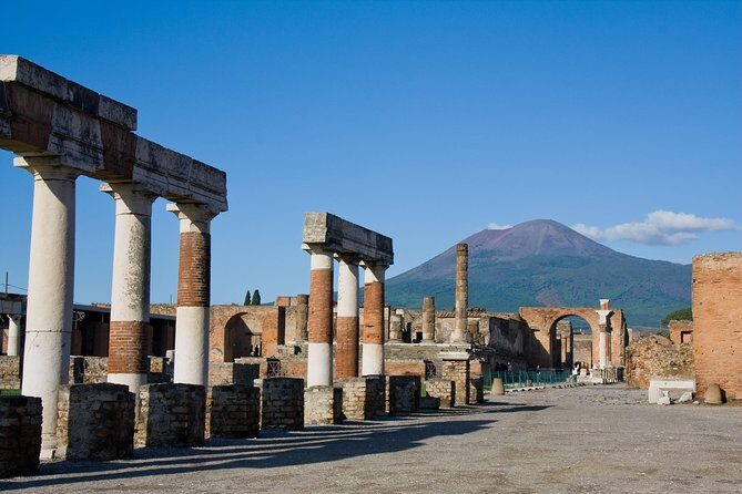 Pompeii 2h Small-Group Tour with Expert Archaeologist - Entering Pompeii’s Story at the Archaeological Park