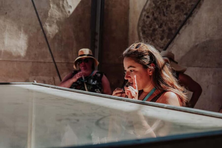 Pompeii 3hours Villa of Mysteries tour with an Archaeologist - Meeting point and timing: the “be there ready” factor