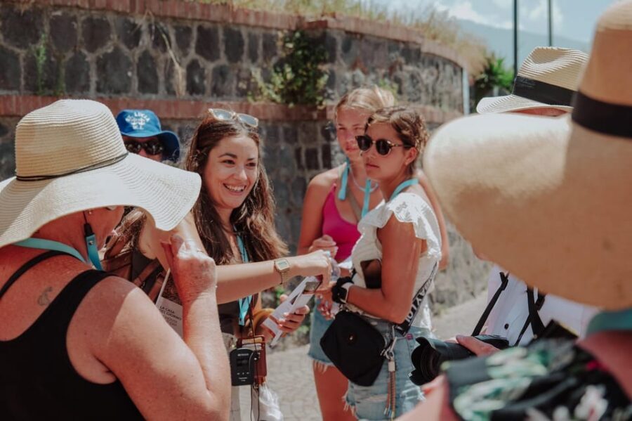 Pompeii 3hours Villa of Mysteries tour with an Archaeologist - The house stops: what Roman daily life feels like