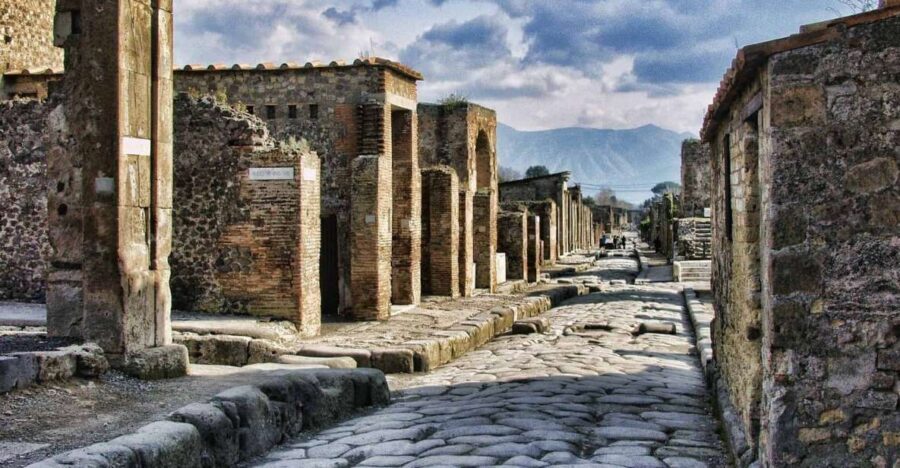 Pompeii: Day Tour of Pompeii and Vesuvius with Bus Transfer - Pompeii and Vesuvius in 6 hours: what you’re really buying