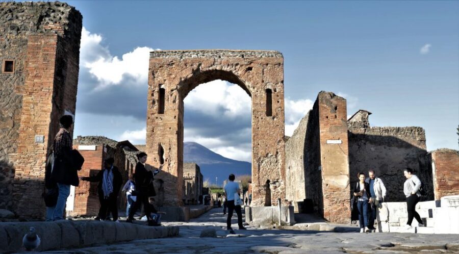 Pompeii: Day Tour of Pompeii and Vesuvius with Bus Transfer - The bus transfer up Vesuvius: relief from logistics