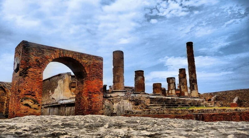 Pompeii: Group Tour with an Archeologist Guide - Key highlights you’ll feel in 2 hours