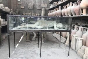 Pompeii: Guided Small Group Tour Max 6 People with Private Option - Small-group size (up to 6) or private: choose your touring style