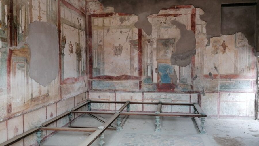 Pompeii: Guided Tour with Archaeologist with max. 12 People - The lupanare: a hard topic, handled by context