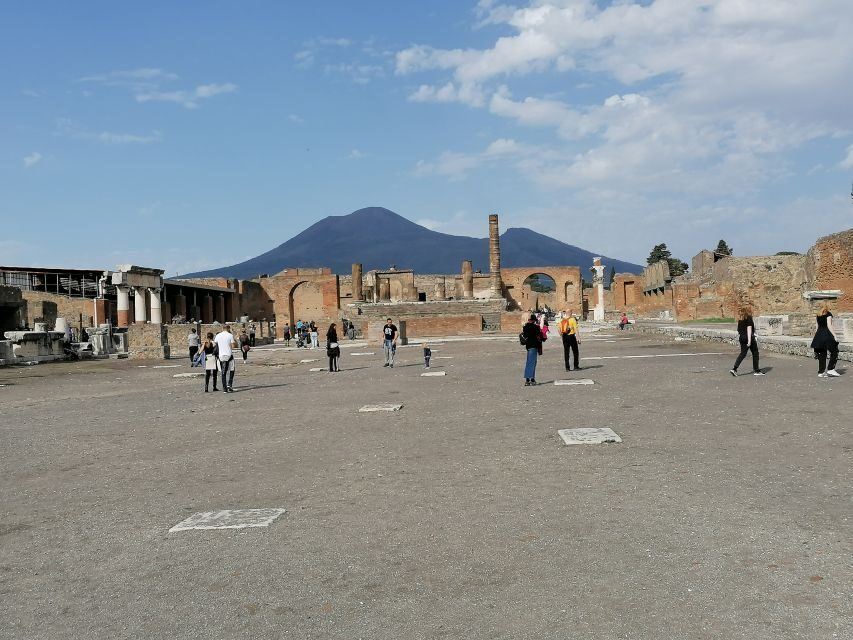 Pompeii: Guided Tour with Archaeologist with max. 12 People - Meet your archaeologist guide: Benedetto and the value of real field experience