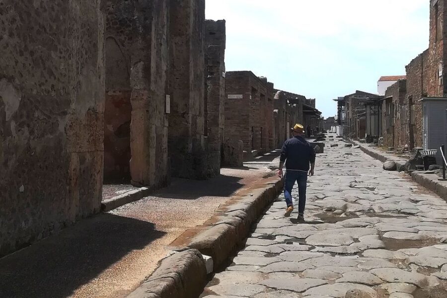 Pompeii: Guided Tour with Archaeologist with max. 12 People - Meeting point at Ristorante Suisse: get your bearings fast