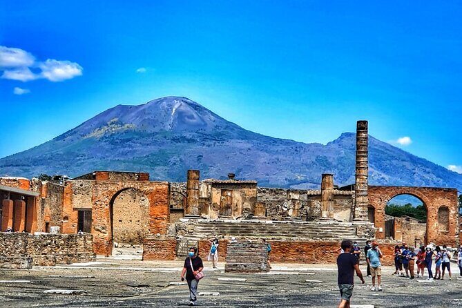 Pompeii & Mount Vesuvius Tour with Guided Visit, Tickets & Lunch - Pompeii with a guide: from the Forum’s power to the city’s side streets