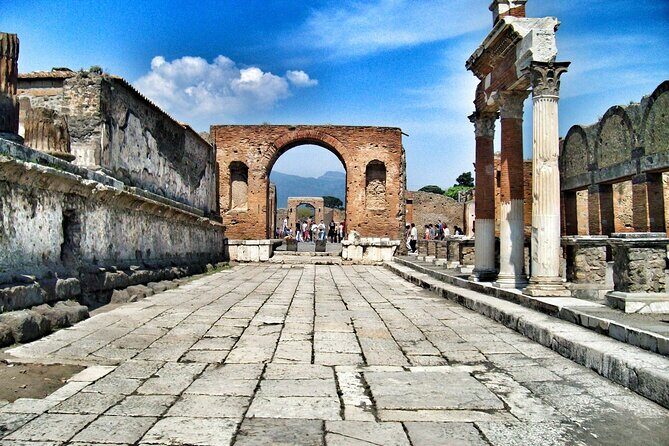 Pompeii & Mount Vesuvius Tour with Guided Visit, Tickets & Lunch - So, should you book it?