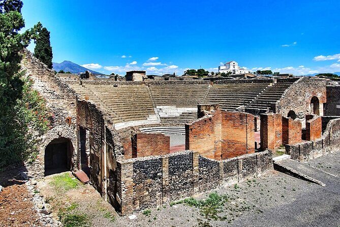 Pompeii & Mount Vesuvius Tour with Guided Visit, Tickets & Lunch - The winery lunch on Vesuvius slopes: good break, mixed expectations