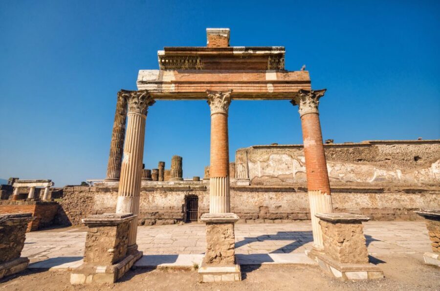 Pompeii: Private Tour with an Archaeologist - Porta Marina Superiore: your starting point, your bearings