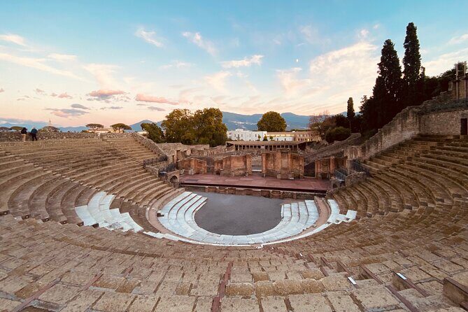 Pompeii Private Tour with an Archaeologist and Skip The Line - 3 hours - Everyday Pompeii: markets, baths, laundry, and quick meals