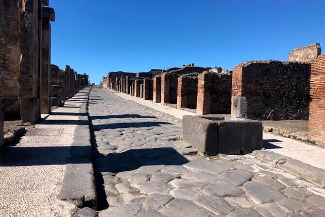 Pompeii private tour with expert guide in archaeology - Why Pompeii feels different with an expert guide