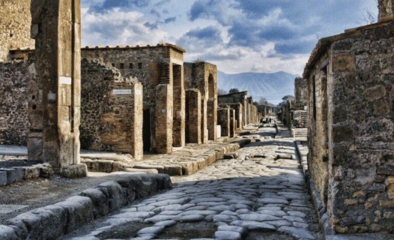 Pompeii: Skip-the-Line Entry Ticket with Audio Guide or Tour - Audio guide + digital map: how to use it without frustration