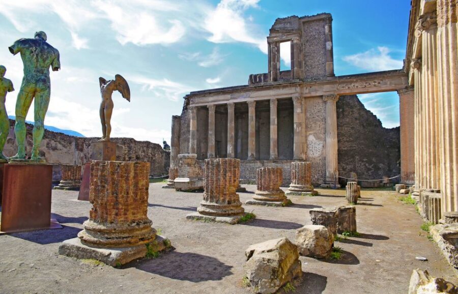 Pompeii: Skip-the-line-Ticket and Guided Tour - Frescoes and mosaics up close: why guidance helps