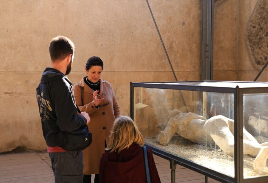 Pompeii: Skip-the-Line Tickets and Tour with Archaeologist - Forum and market stops that make politics and commerce click