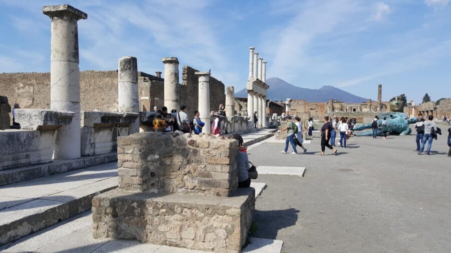 Pompeii: Skip-the-Line Tickets and Tour with Archaeologist - Gymnasium and triclinium storytelling you can almost smell