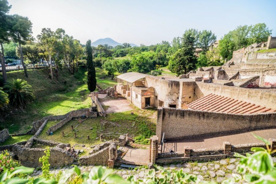 Pompeii: Small Group Tour with an Archaeologist - Hearing the guide: headsets, pacing, and question time
