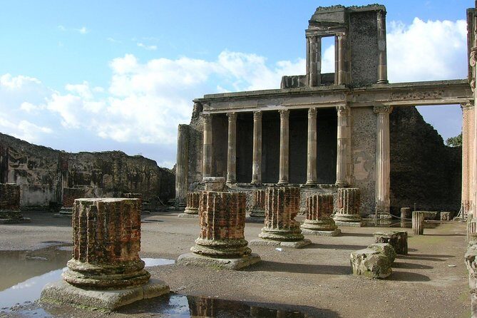 Pompeii Small Group Tour with an Archaeologist - Lupanar brothel ruins: what you can learn from a place people feared and used
