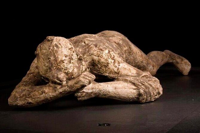 Pompeii small group tour with skip-the-line entrance included - Inside Pompeii Archaeological Park: what the guide actually helps you see
