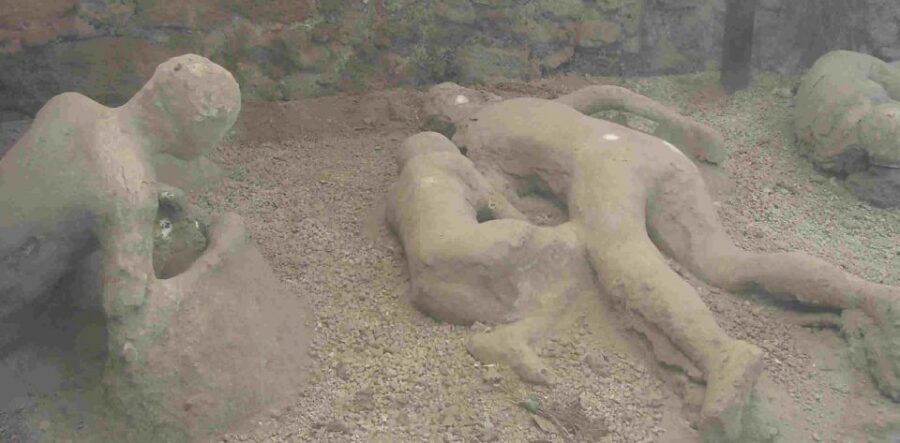 Pompeii: Tour for Children - Pompeii, but with a family playbook