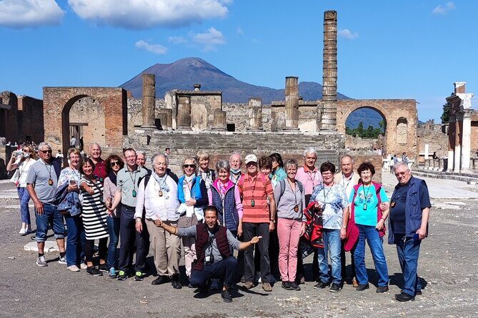 Pompeii: Tour with Archaeologist Guide & Skip-the-Line Entry - Guide quality, radio gear, and how the group moves