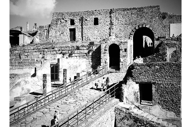 Private Day Tour of Pompeii, Sorrento and Positano with Pick Up - Positano: Marina Grande time and costal viewpoints