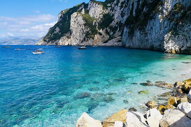Private Island of Capri by Boat - Boat size, comfort, and how to handle a rougher sea day