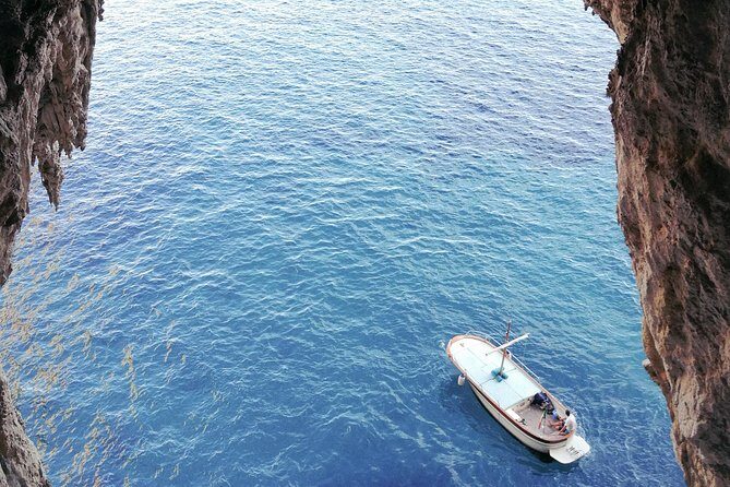 Private Island of Capri by Boat - Meeting at Piazza Angelo Ferraro: timing and the reality of sea conditions