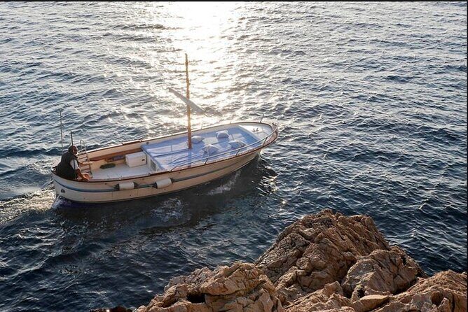 Private tour in a typical Capri boat - White Grotta and Villa Malaparte: The First Wow Factor
