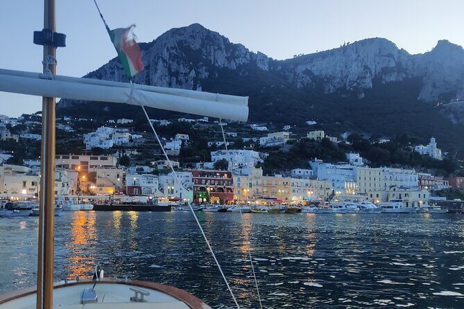 Private tour in a typical Capri boat - Grotta Verde and Punta Carena Lighthouse: Green Light and Open Views