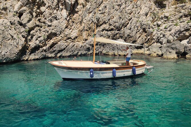 Private tour in a typical Capri boat - Fortini Coastal Walk and Blue Grotto: Where Access Can Change