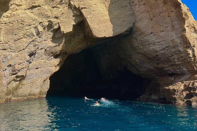 Procida Island Tour by Boat 2h 15m with Swimming and Underwater Photos - Stop 4: Cala del Pozzo Vecchio and the Il Postino Beach Setting