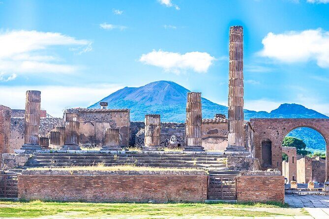 Semi - Private Tour of Pompeii with an Archaeologist - Meeting at Coffee Shop Vittoria and What to Expect On the Ground