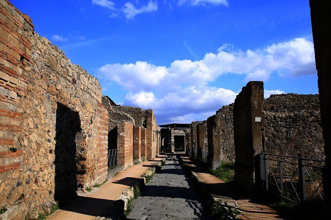 Skip the Line Guided Tour of Pompeii led by an Archaeologist - How the small group format changes your Pompeii experience