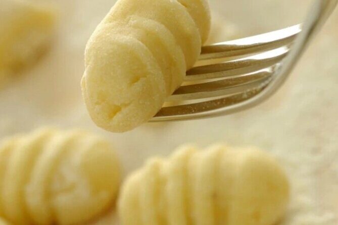 Small-Group Cooking Class in Positano: Gnocchi, Tiramisù & Drinks - Drinks with dinner: prosecco, local wine, and homemade lemoncello