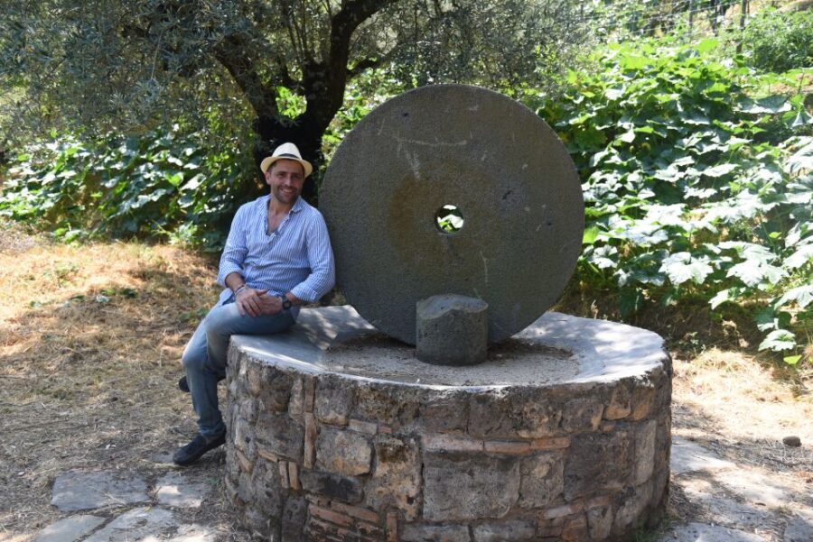 Sorrento: Farm Tour with Cheese Tasting & Pizza Making Class - Lunch at the farmhouse: what’s served and why it feels full, not rushed