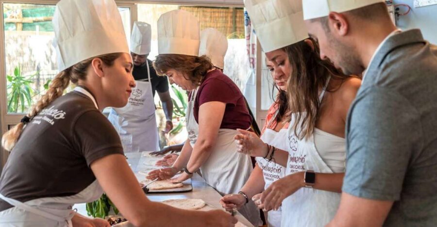 Sorrento: Pizza Making Course - Welcome, Apron On: What Happens When You Arrive
