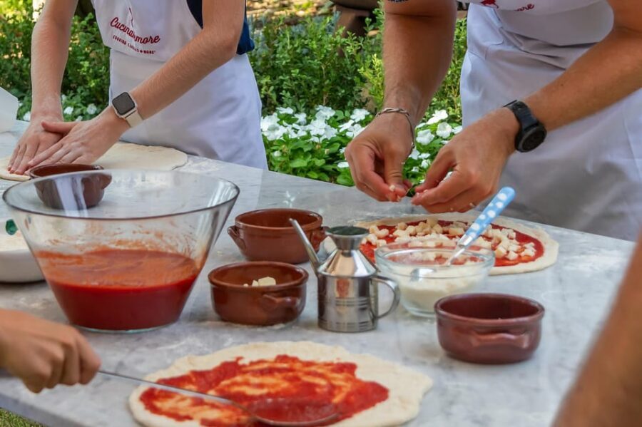SORRENTO: Pizza School Mastering Neapolitan Delights - Oven Time: Watching Neapolitan Pizza Cook Fast