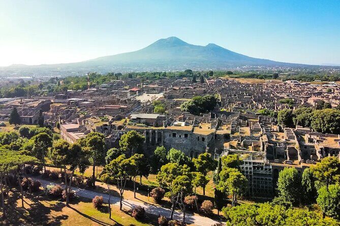 Stories of Pompeii: Small Group tour with archeology expert guide - Headsets, group size, and how to actually hear the guide