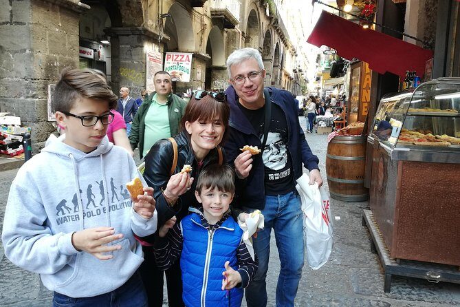 Tasty Naples Street Food Tour of MustEat Gourmet Specialties and MustSee Sites - What you actually eat: classics, fried favorites, and sweet finales