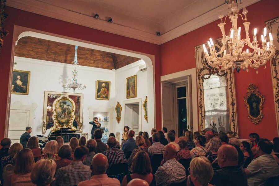 The Three Tenors in Sorrento: Opera Arias, Naples and Songs - Meet the performers: Three Tenors plus piano and strings