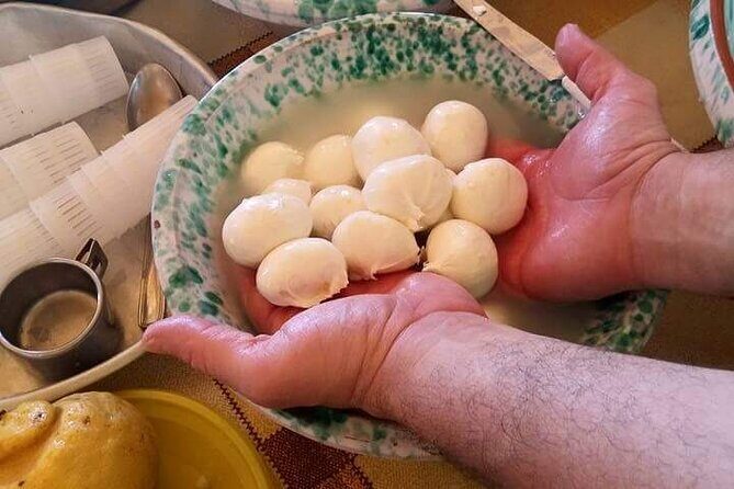 Toss, Bake, Cheers! - Sorrento Pizza Making Class with Wine - Meeting in central Sorrento: pickup that actually saves time